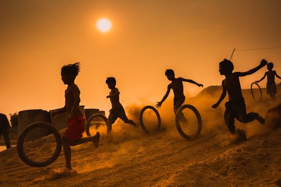 découvrez des conseils pratiques et des astuces indispensables pour voyager sereinement avec vos enfants. explorez des destinations adaptées aux familles, des activités captivantes et des stratégies pour rendre chaque voyage inoubliable.