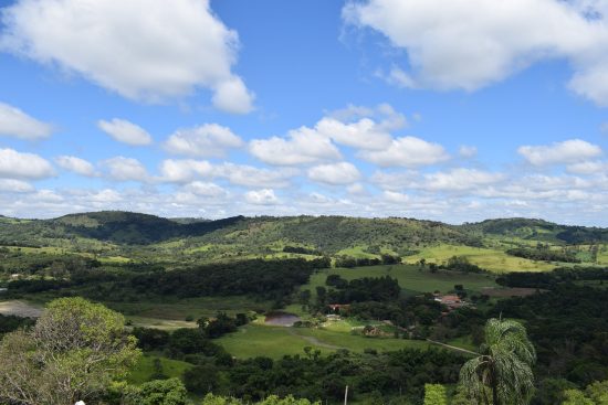 découvrez l'écotourisme, une approche de voyage durable qui allie exploration de la nature et respect de l'environnement. plongez dans des expériences authentiques tout en soutenant les communautés locales et en préservant la biodiversité.