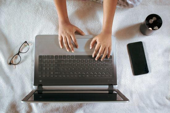 découvrez des témoignages inspirants sur la vie, partagés par des personnes de tous horizons. ces récits authentiques offrent un aperçu précieux des défis, des réussites et des leçons apprises tout au long du parcours de vie.