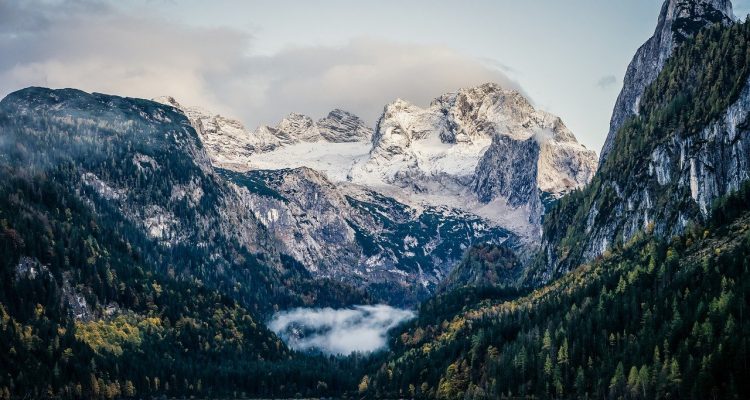 découvrez les meilleures destinations de randonnée à travers la france. que vous soyez débutant ou randonneur expérimenté, notre guide vous propose des sentiers adaptés à tous les niveaux, avec des conseils pratiques pour profiter pleinement de l'aventure en pleine nature.