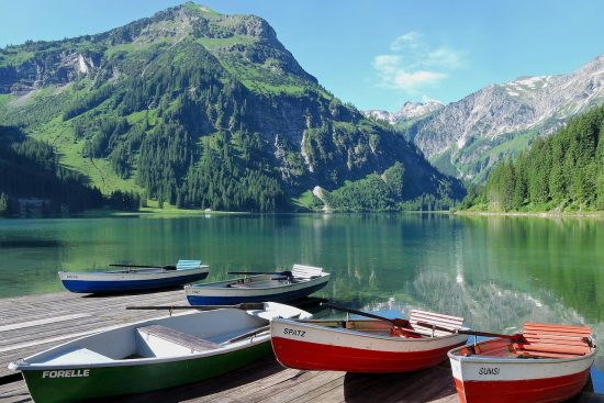 découvrez des destinations sous-estimées qui méritent votre attention. évadez-vous des sentiers battus et explorez des lieux enchanteurs, loin des foules, pour une expérience unique et authentique.