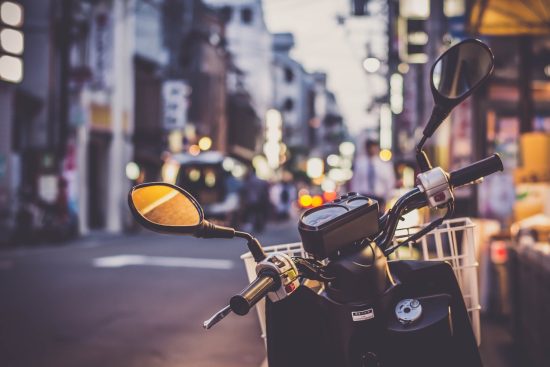 découvrez l'excitation des road trips à moto, explorez des paysages époustouflants, vivez des aventures inoubliables sur deux roues et trouvez des conseils pratiques pour planifier votre prochaine escapade. enfourchez votre moto et partez à l'aventure !