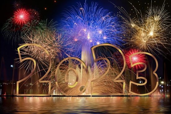 célébrez le nouvel an avec éclat ! rejoignez-nous pour une soirée inoubliable remplie de musique, de danse et de feux d'artifice. faites de votre réveillon un moment mémorable !