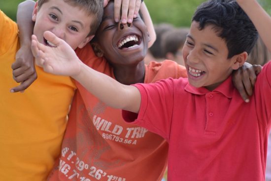 découvrez un monde riche en diversité culturelle avec notre contenu sur le multiculturalisme. explorez les traditions, les valeurs et les influences qui façonnent notre société moderne, et apprenez comment la coexistence des cultures enrichit nos vies au quotidien.