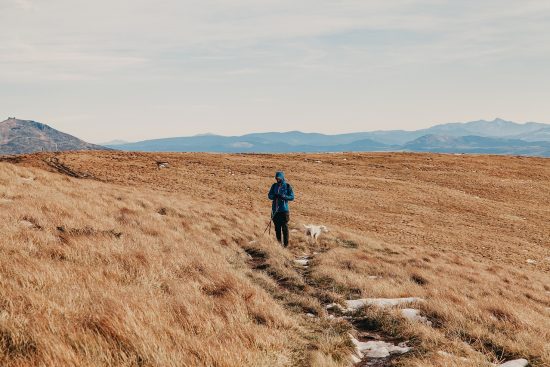 préparez-vous pour l'aventure ultime avec notre guide de packing essentiel ! découvrez les indispensables à emporter pour vos excursions en pleine nature, des astuces pratiques et des conseils pour voyager léger tout en étant prêt à affronter toutes les situations.