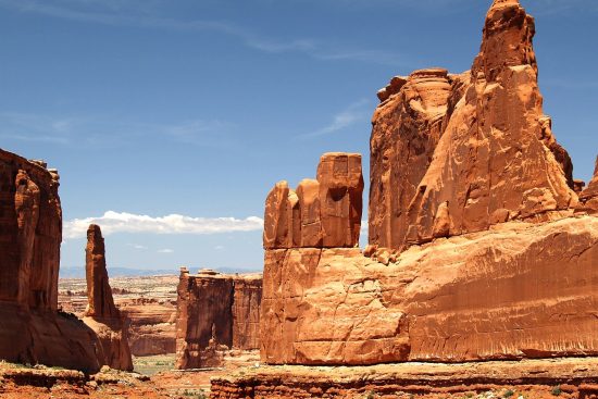 découvrez la beauté naturelle des parcs nationaux, refuges d'une biodiversité exceptionnelle, offrant des paysages à couper le souffle et des aventures inoubliables en pleine nature.