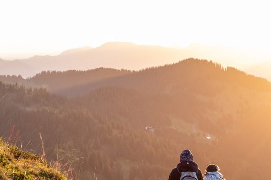 découvrez les nombreux bienfaits de la randonnée en montagne : amélioration de la santé physique, réduction du stress, et connexion avec la nature. que vous soyez débutant ou randonneur expérimenté, ces excursions offrent des avantages inestimables pour le corps et l'esprit.